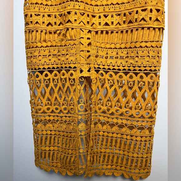 Two Sisters Lace Dress - Picture 2 of 5